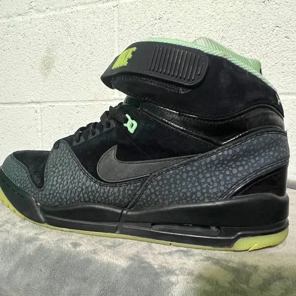 Mens Nike Air Revolution “Loverution” - Picture 2 of 5